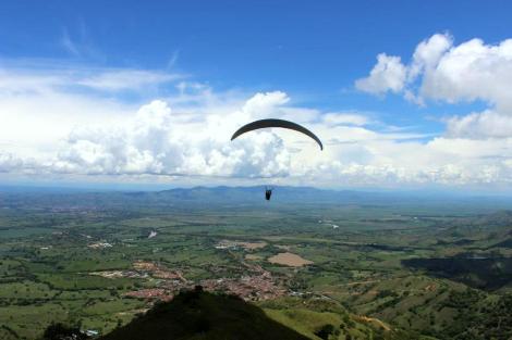 Por los aires en el Valle del Cauca, Colombia.